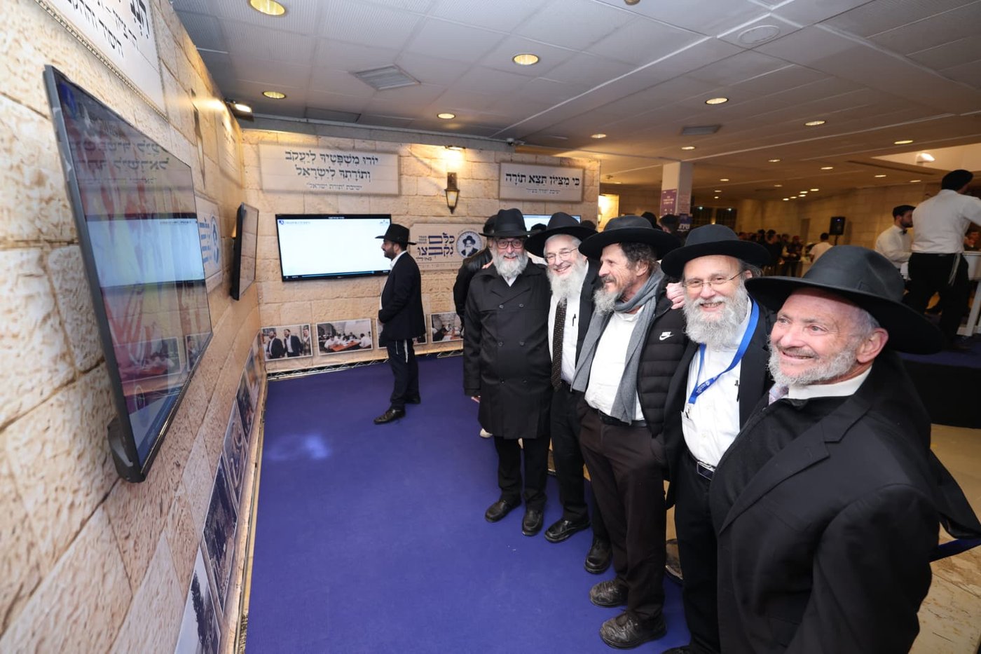 באי הכנס בבניני האומה