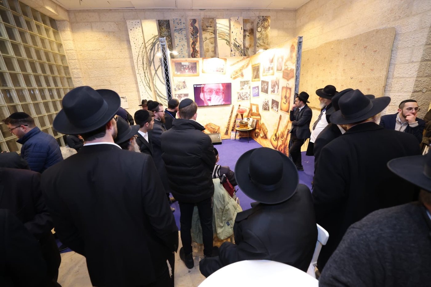 באי הכנס בבניני האומה