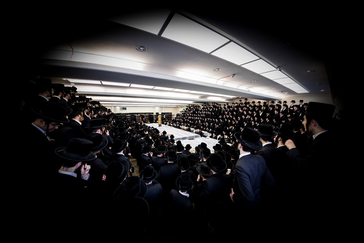 ראש חודש אדר בחצה"ק באבוב 45