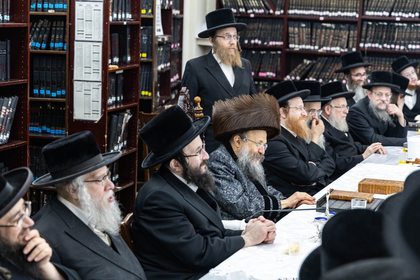 ראש חודש אדר בחצה"ק באבוב 45