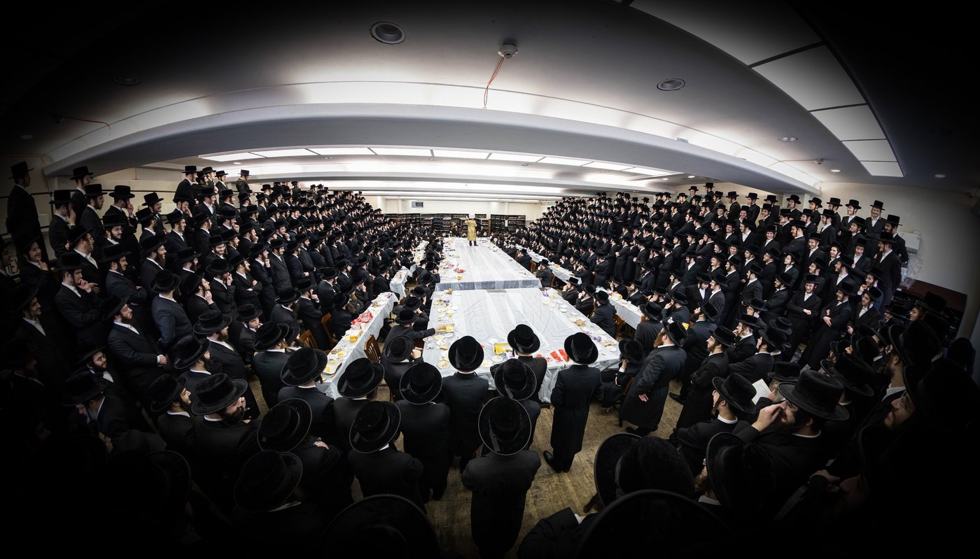 ראש חודש אדר בחצה"ק באבוב 45