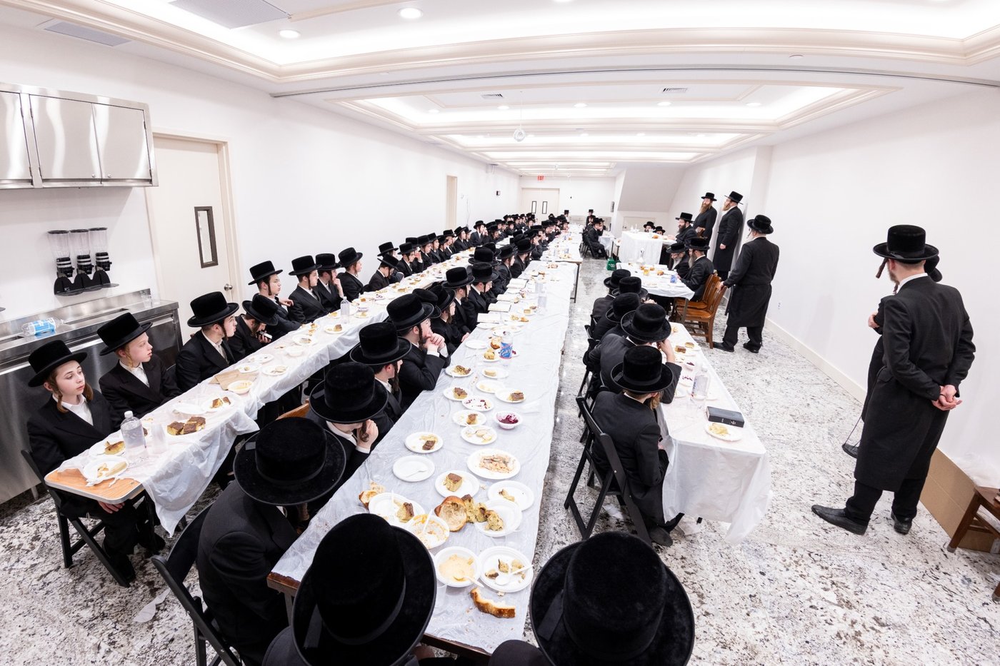 ראש חודש אדר בחצה"ק באבוב 45