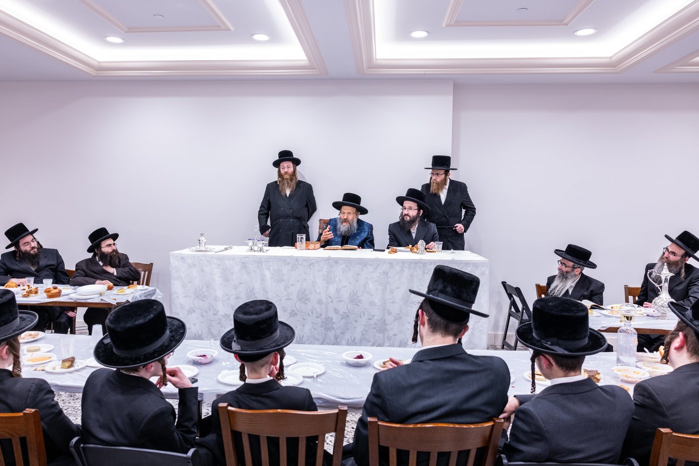 ראש חודש אדר בחצה"ק באבוב 45