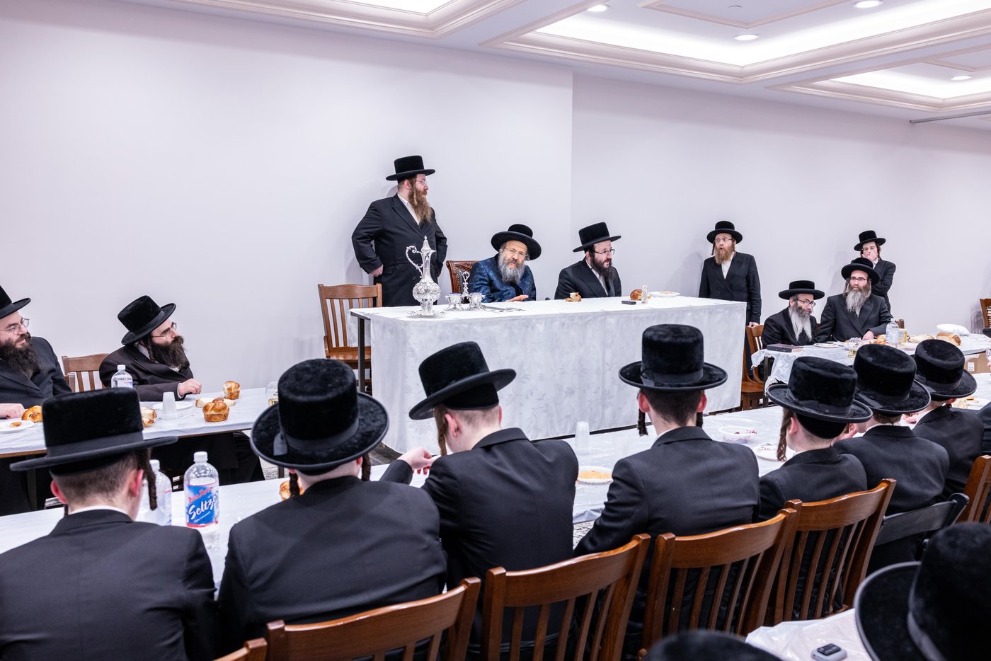 ראש חודש אדר בחצה"ק באבוב 45