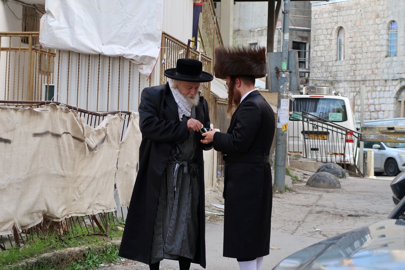 האדמו"ר ממבקשי אמונה בפדיון הבן לבן אחד מחסידיו