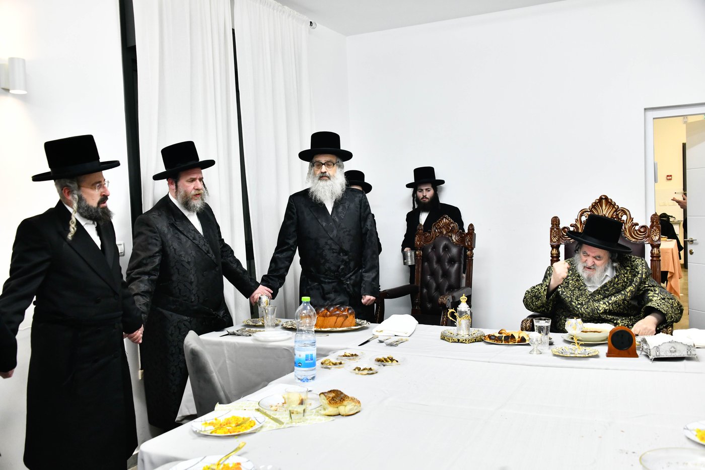 האדמו"ר מויז'ניץ בסעודת הודאה ז' אדר