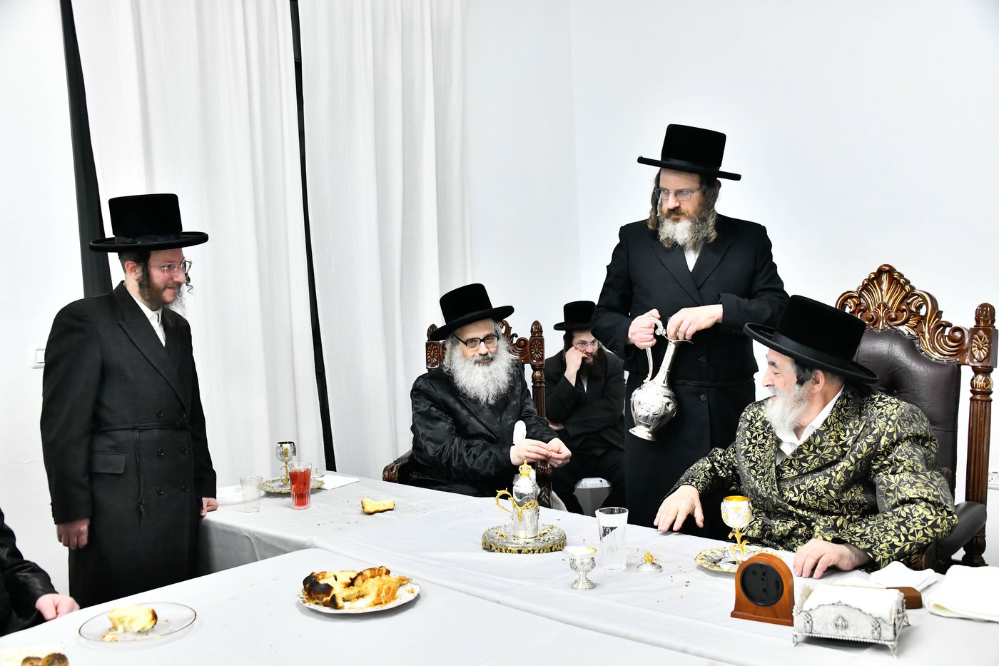 האדמו"ר מויז'ניץ בסעודת הודאה ז' אדר