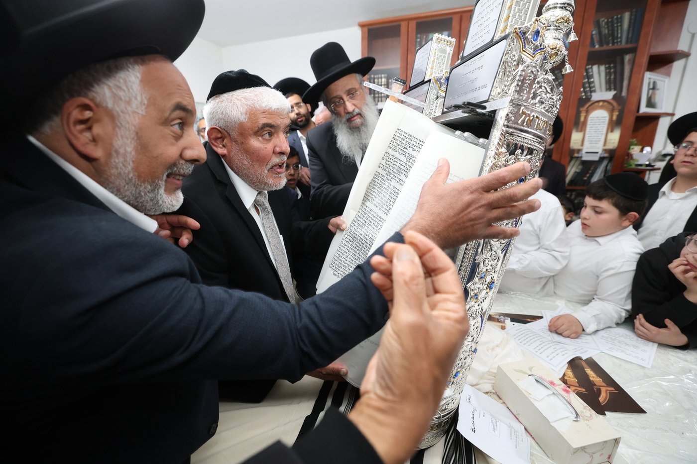 הכנסת ספר התורה בביתר