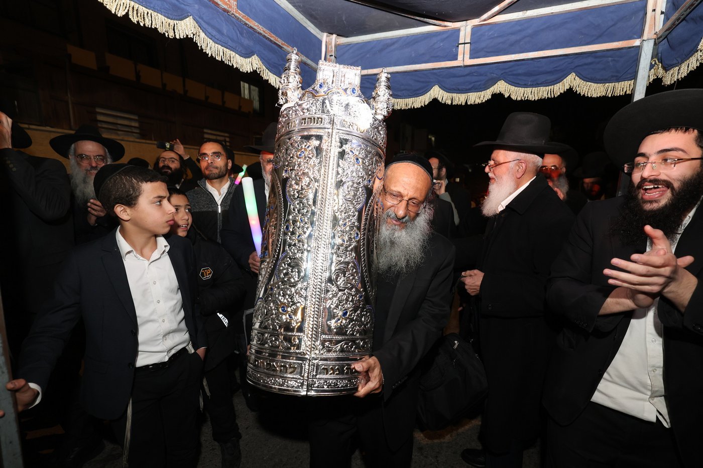 הכנסת ספר התורה בביתר