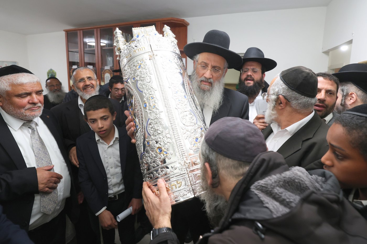 הכנסת ספר התורה בביתר