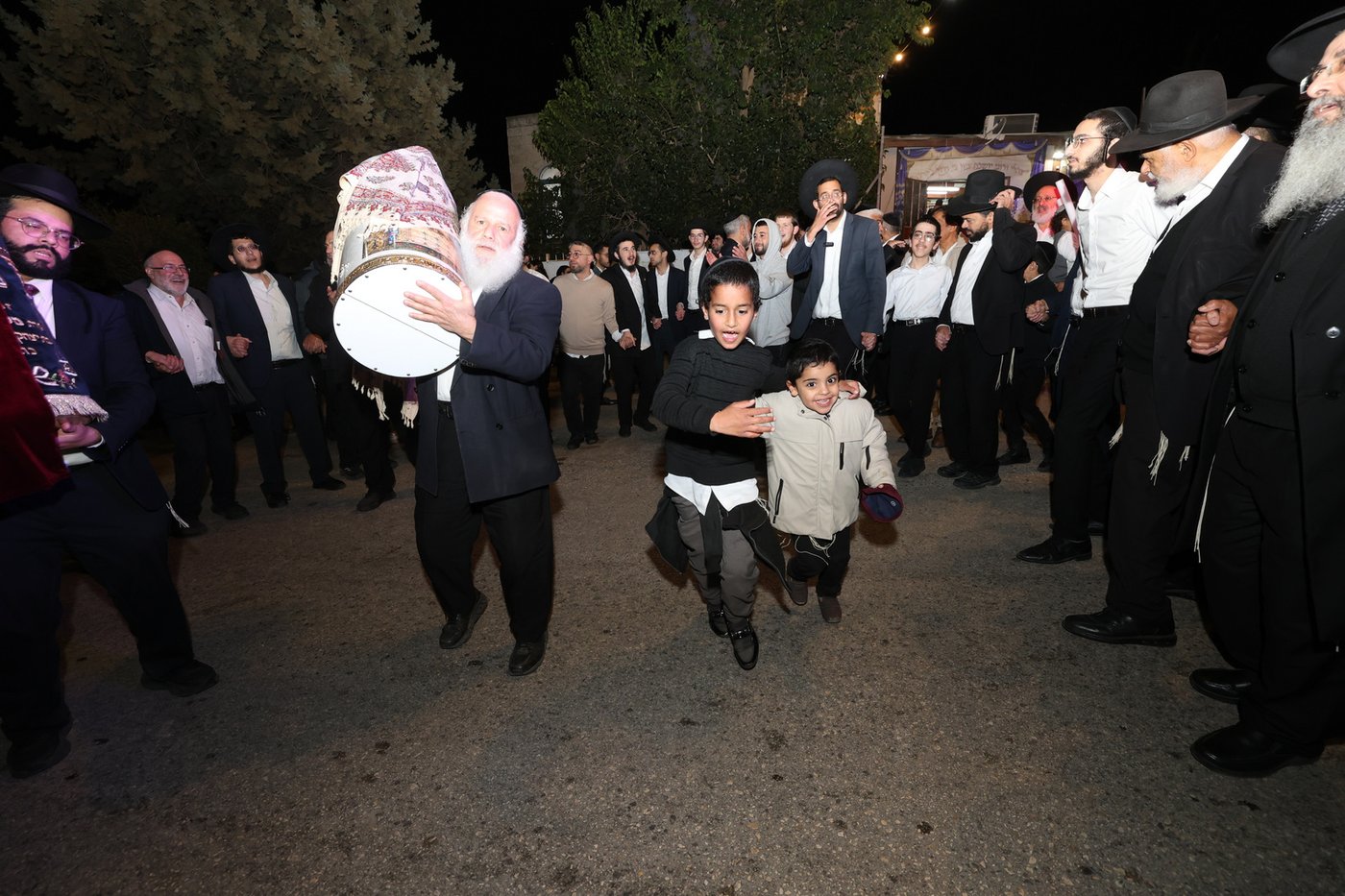 הכנסת ספר התורה בביתר