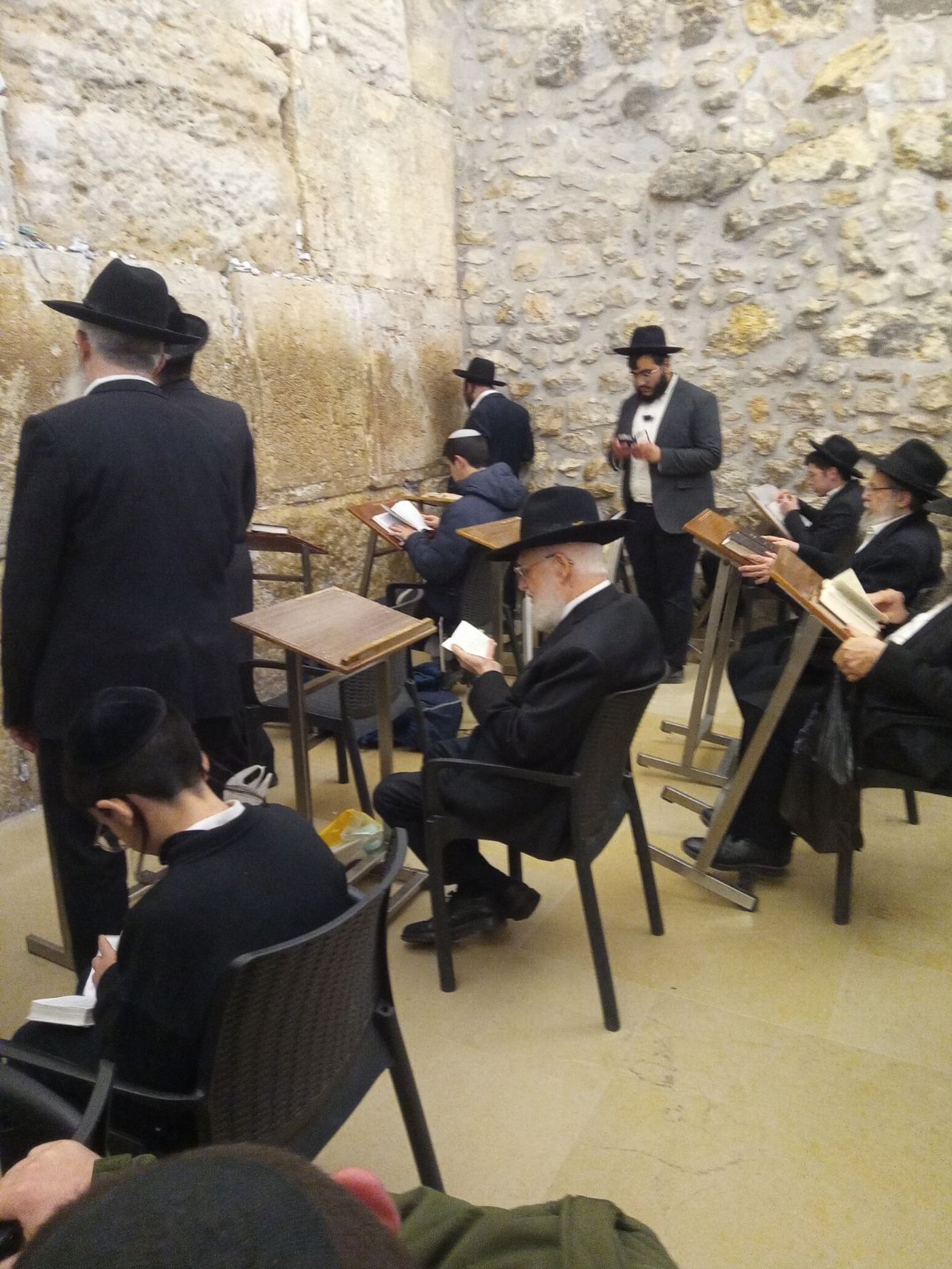 הגר"צ מאזוז ב'כותל המערבי'