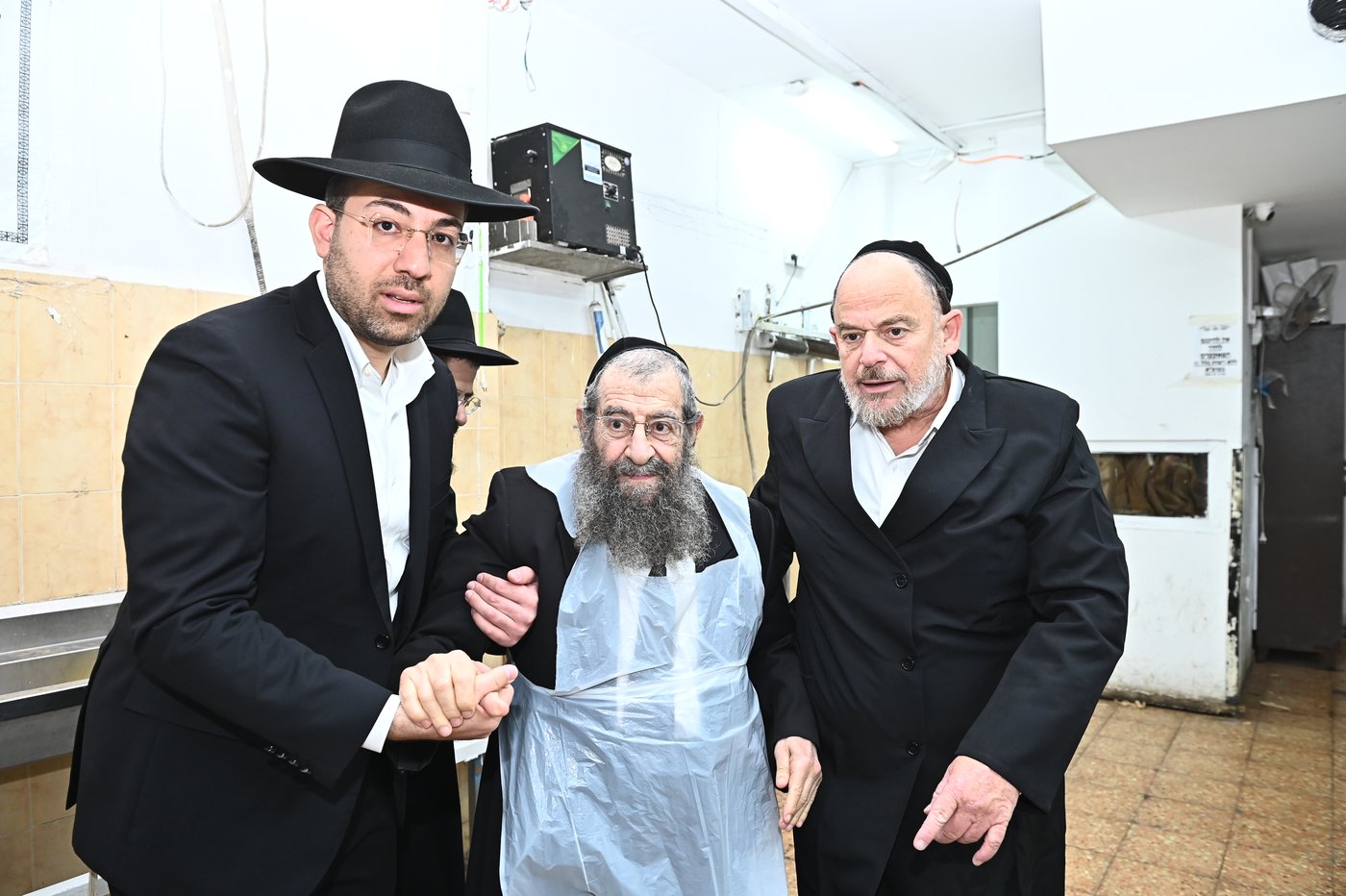 הגר"מ בן שמעון באפיית מצות