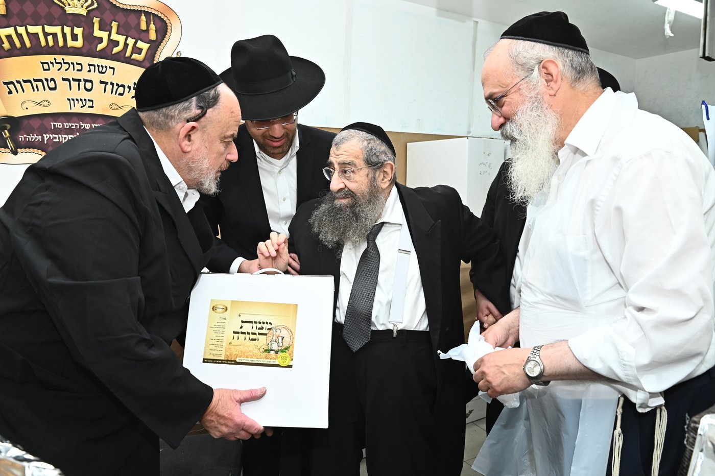 הגר"מ בן שמעון באפיית מצות