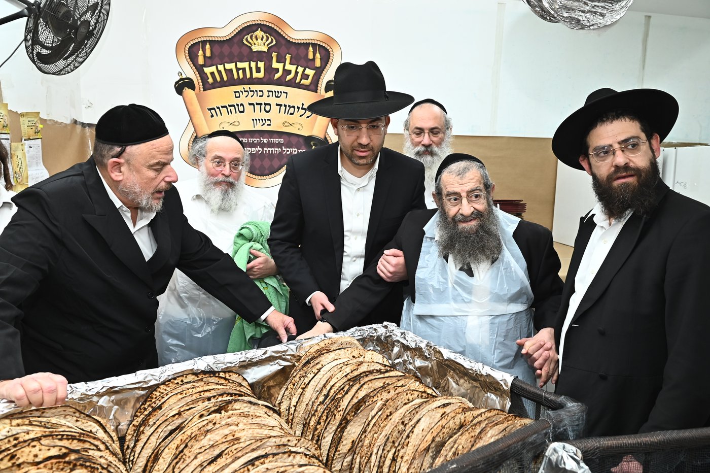 הגר"מ בן שמעון באפיית מצות