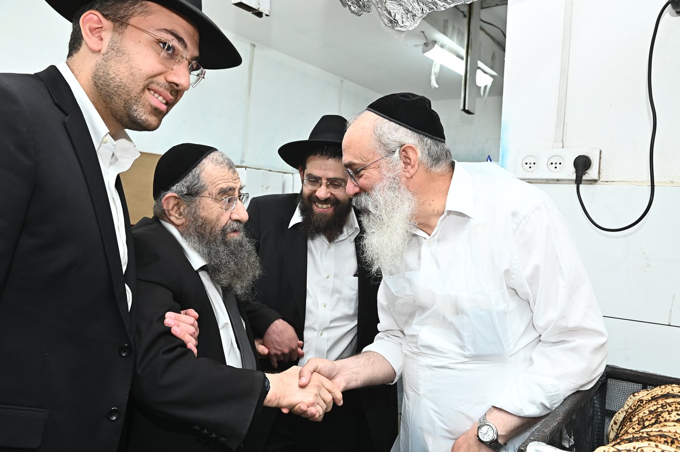 הגר"מ בן שמעון באפיית מצות