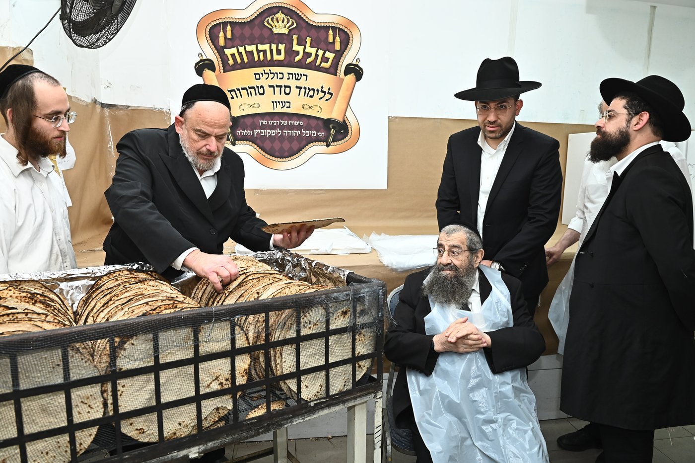 הגר"מ בן שמעון באפיית מצות