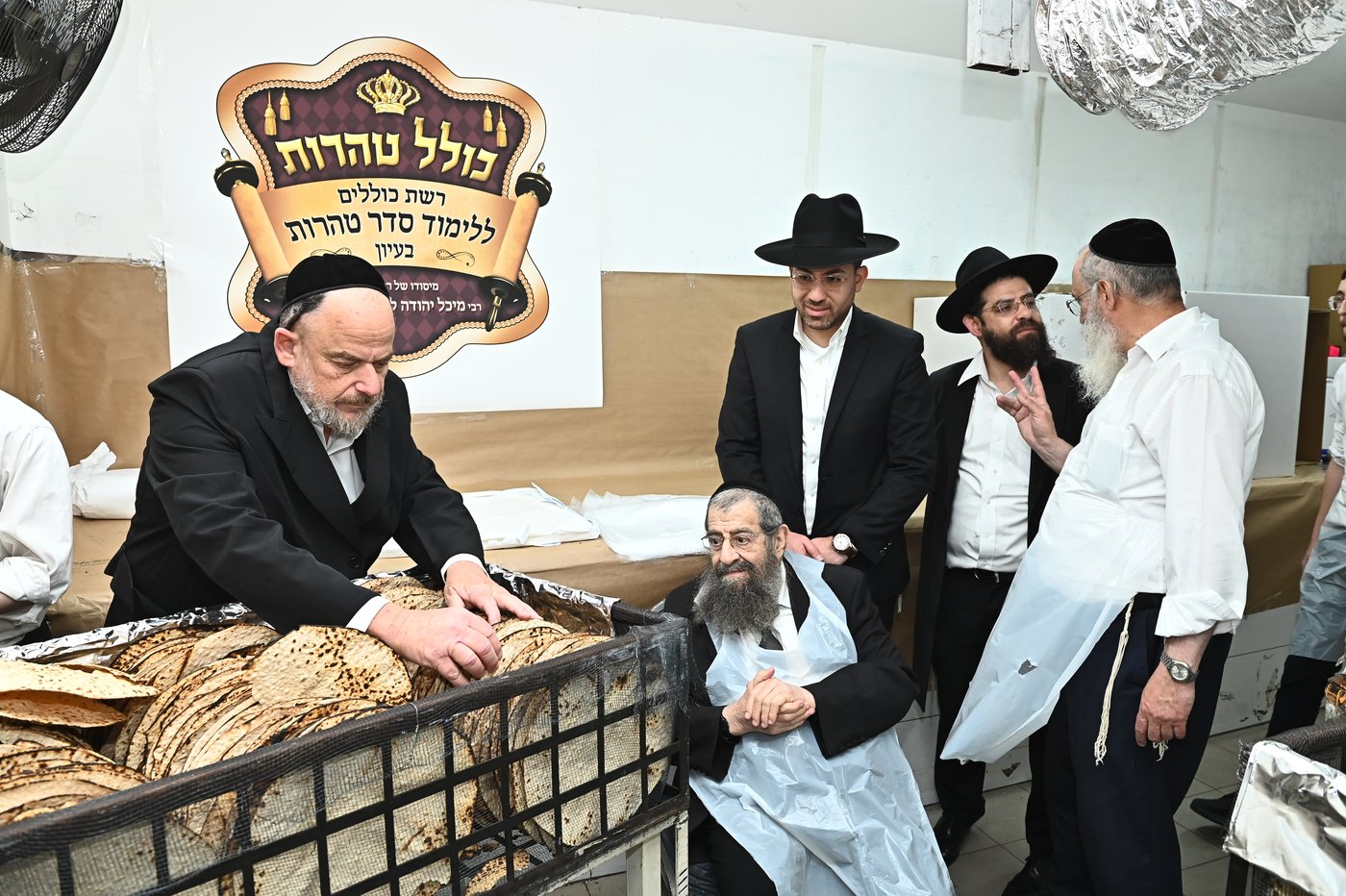 הגר"מ בן שמעון באפיית מצות