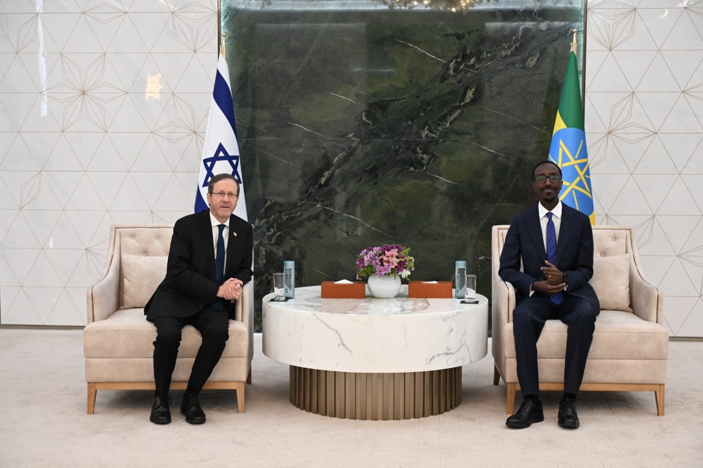 מלחמה עם איראן? הנשיא הרצוג נחת לביקור ממלכתי באדיס אבבה | צפו בתיעוד