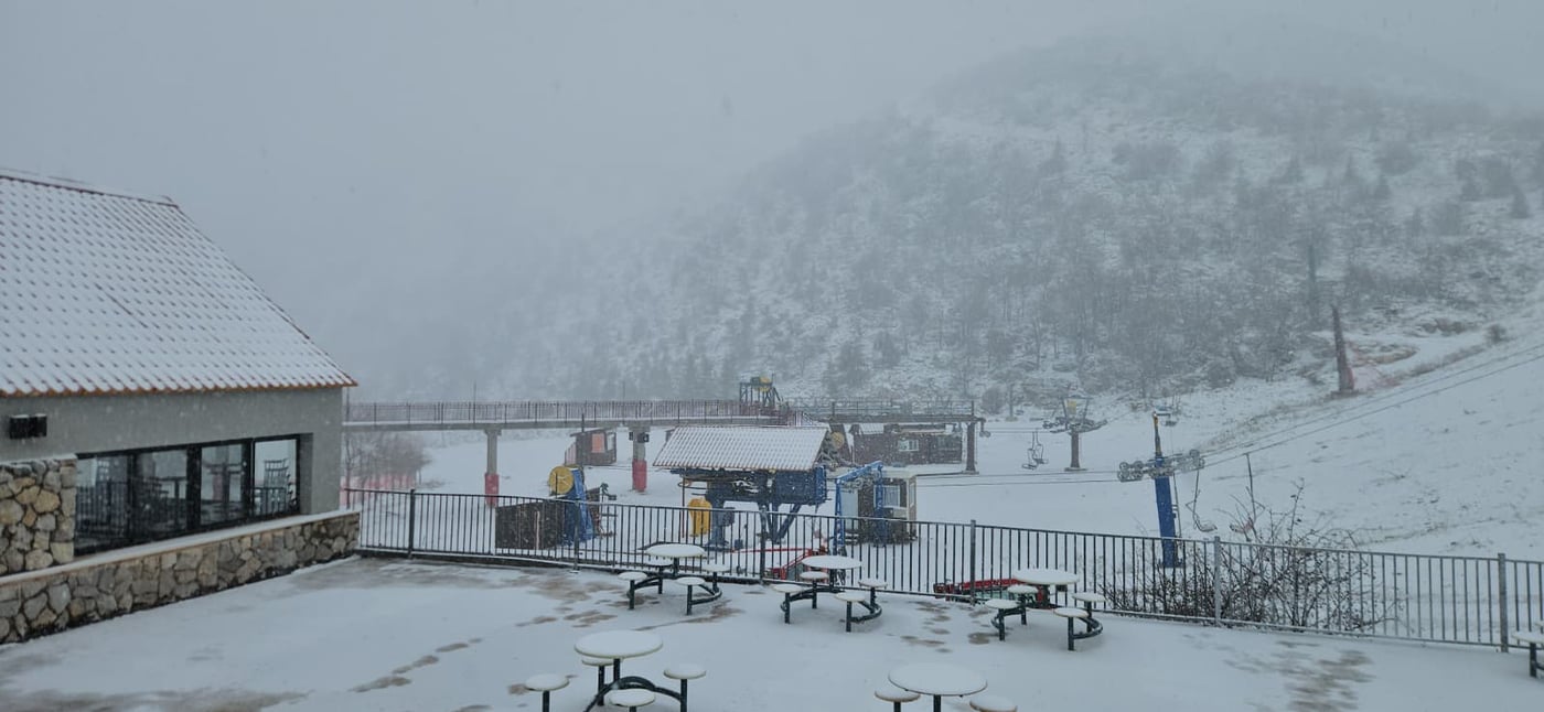 בוקר לבן על הר החרמון: כ-5 ס״מ של שלג נערמו במהלך הלילה