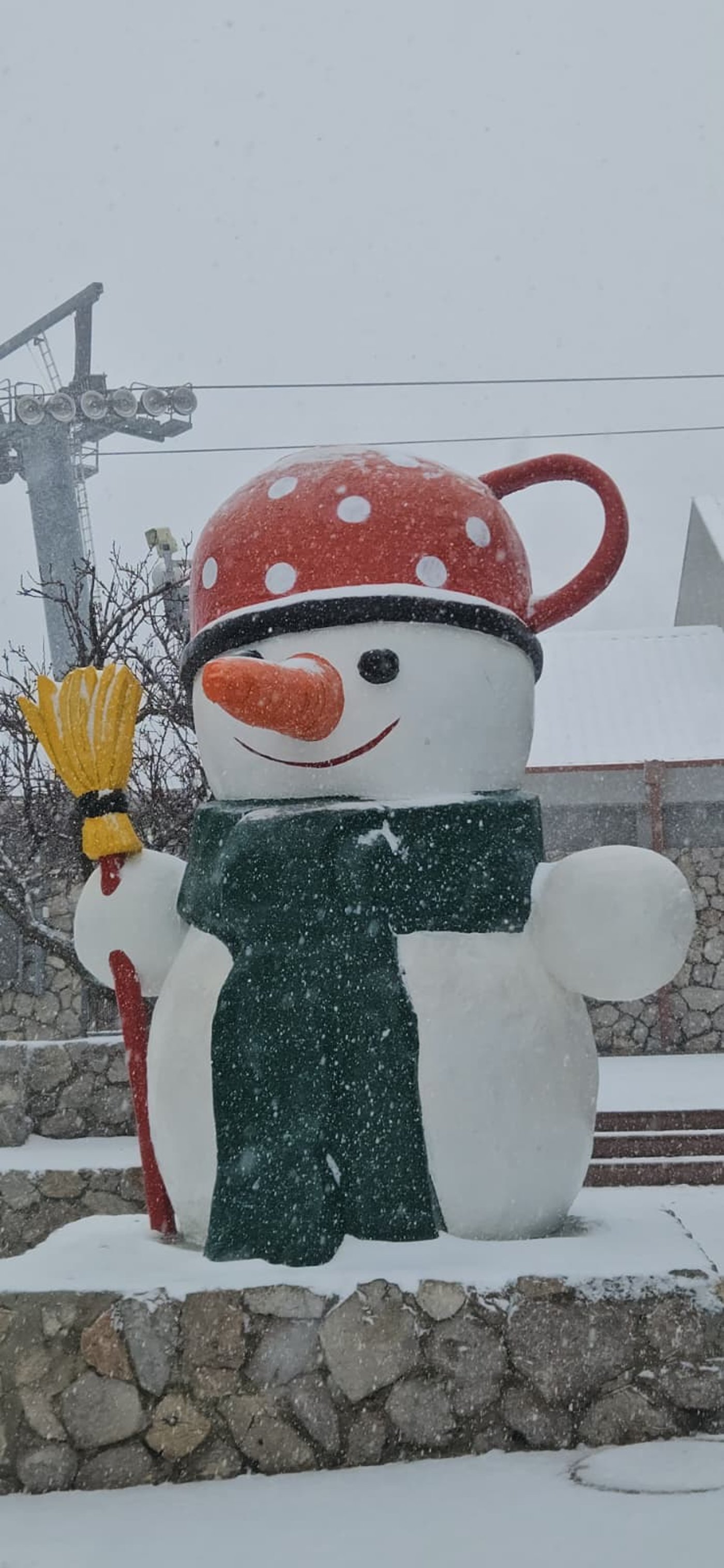 בוקר לבן על הר החרמון: כ-5 ס״מ של שלג נערמו במהלך הלילה