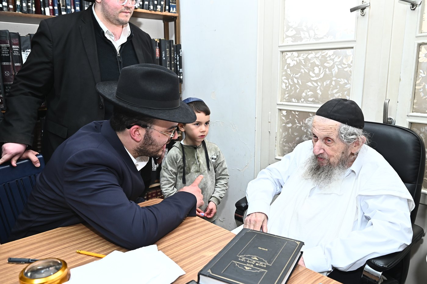 האברך דניאל פינטו בבתי גדולי ישראל