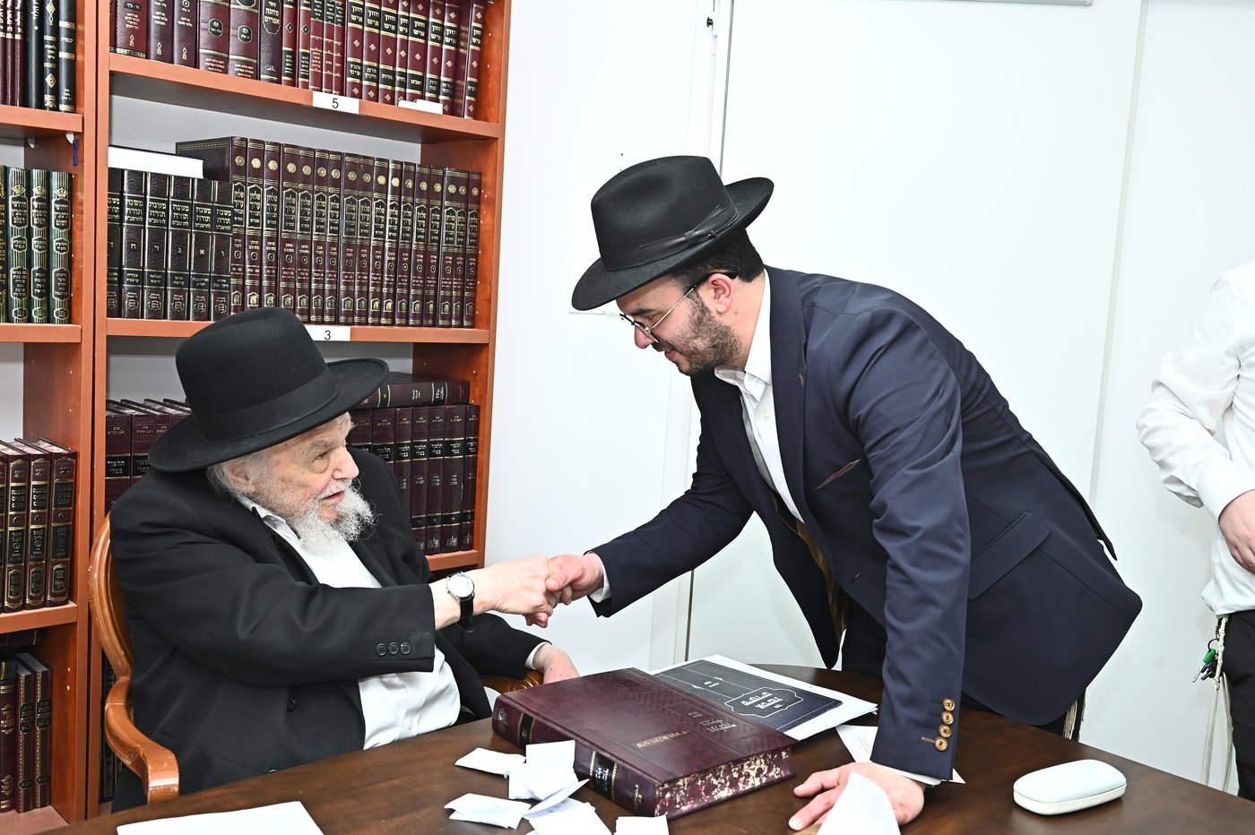 האברך דניאל פינטו בבתי גדולי ישראל