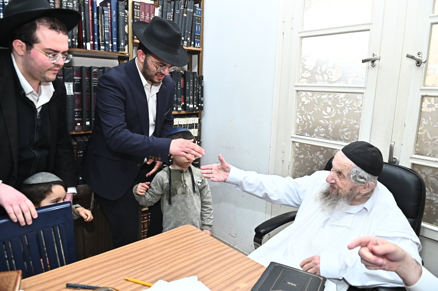 האברך דניאל פינטו בבתי גדולי ישראל