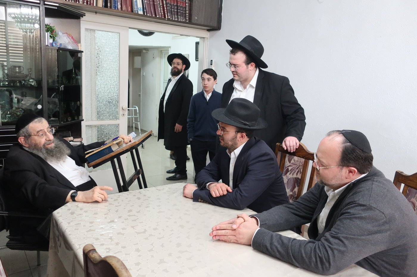 האברך דניאל פינטו בבתי גדולי ישראל