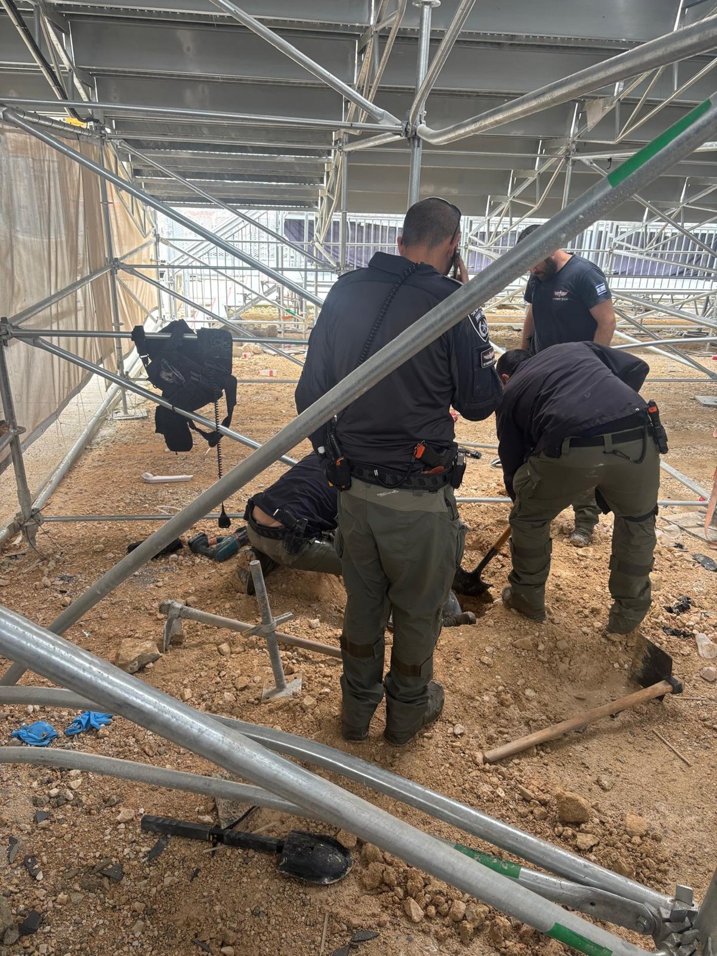 תיעוד: ראש קרב של טיל איראני נופל בעוצמה ליד המקומות הקדושים