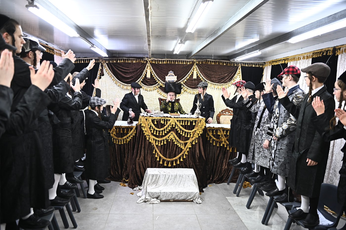 ילדי בעלזא בבני ברק במסיבות פורים