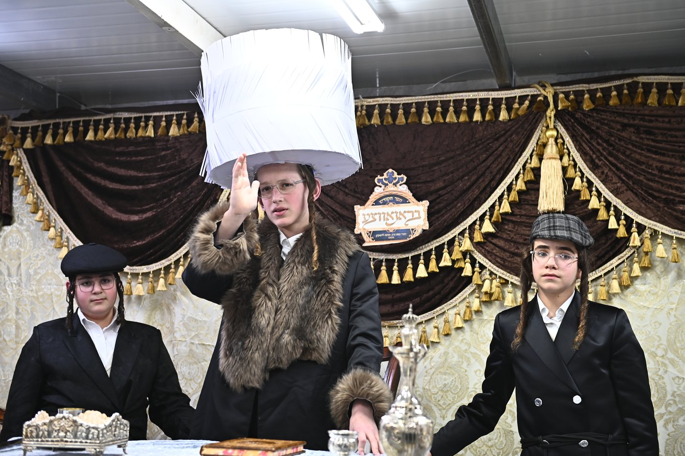 ילדי בעלזא בבני ברק במסיבות פורים