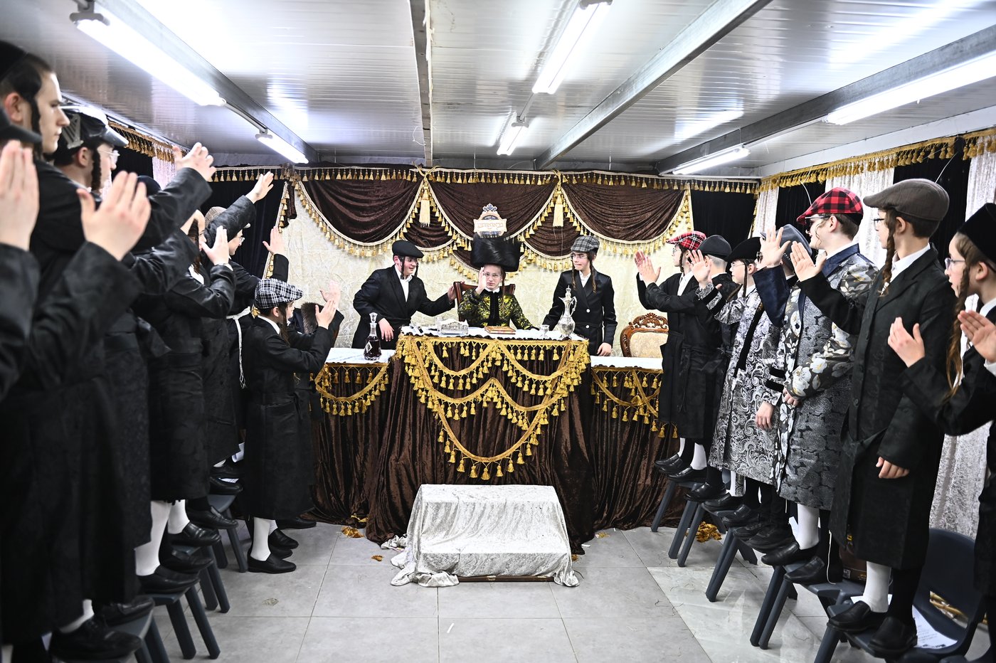 ילדי בעלזא בבני ברק במסיבות פורים