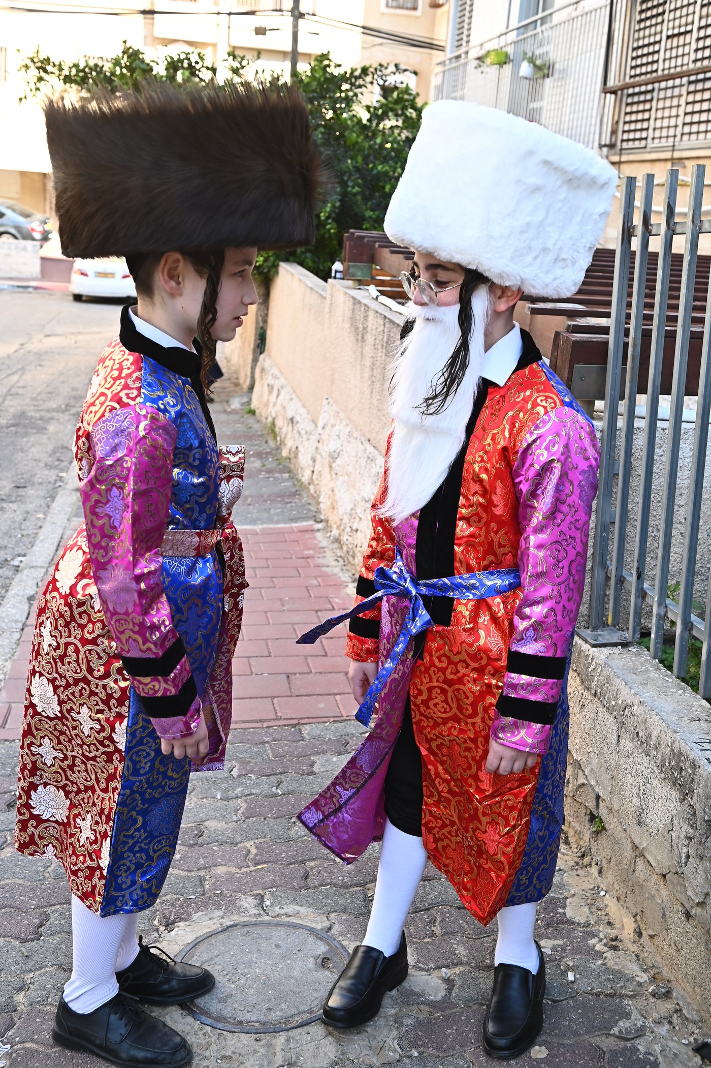 ילדי בעלזא בבני ברק במסיבות פורים