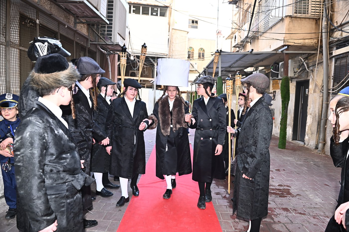 ילדי בעלזא בבני ברק במסיבות פורים