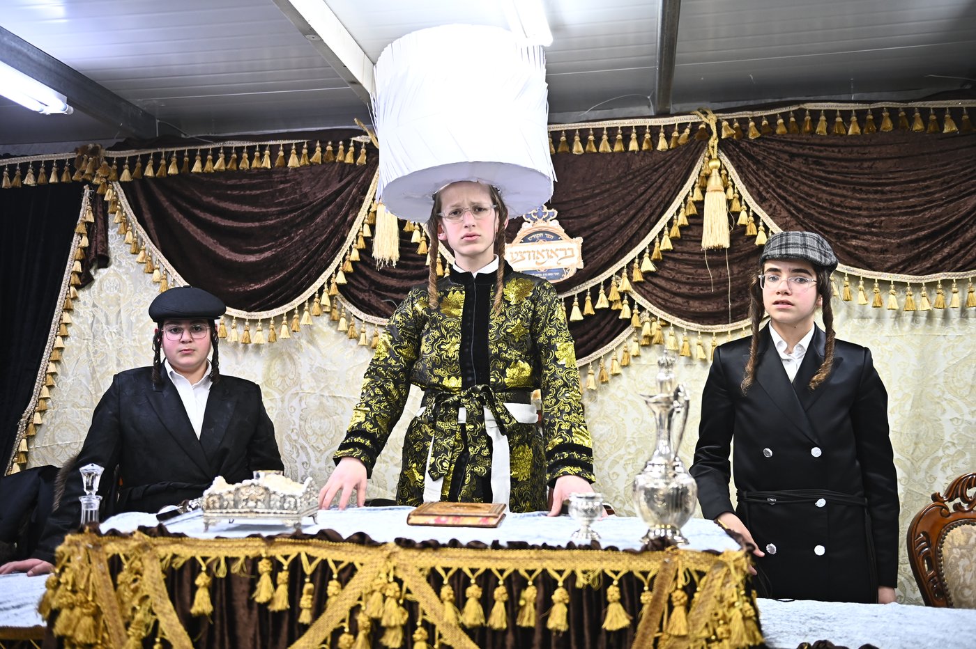 ילדי בעלזא בבני ברק במסיבות פורים