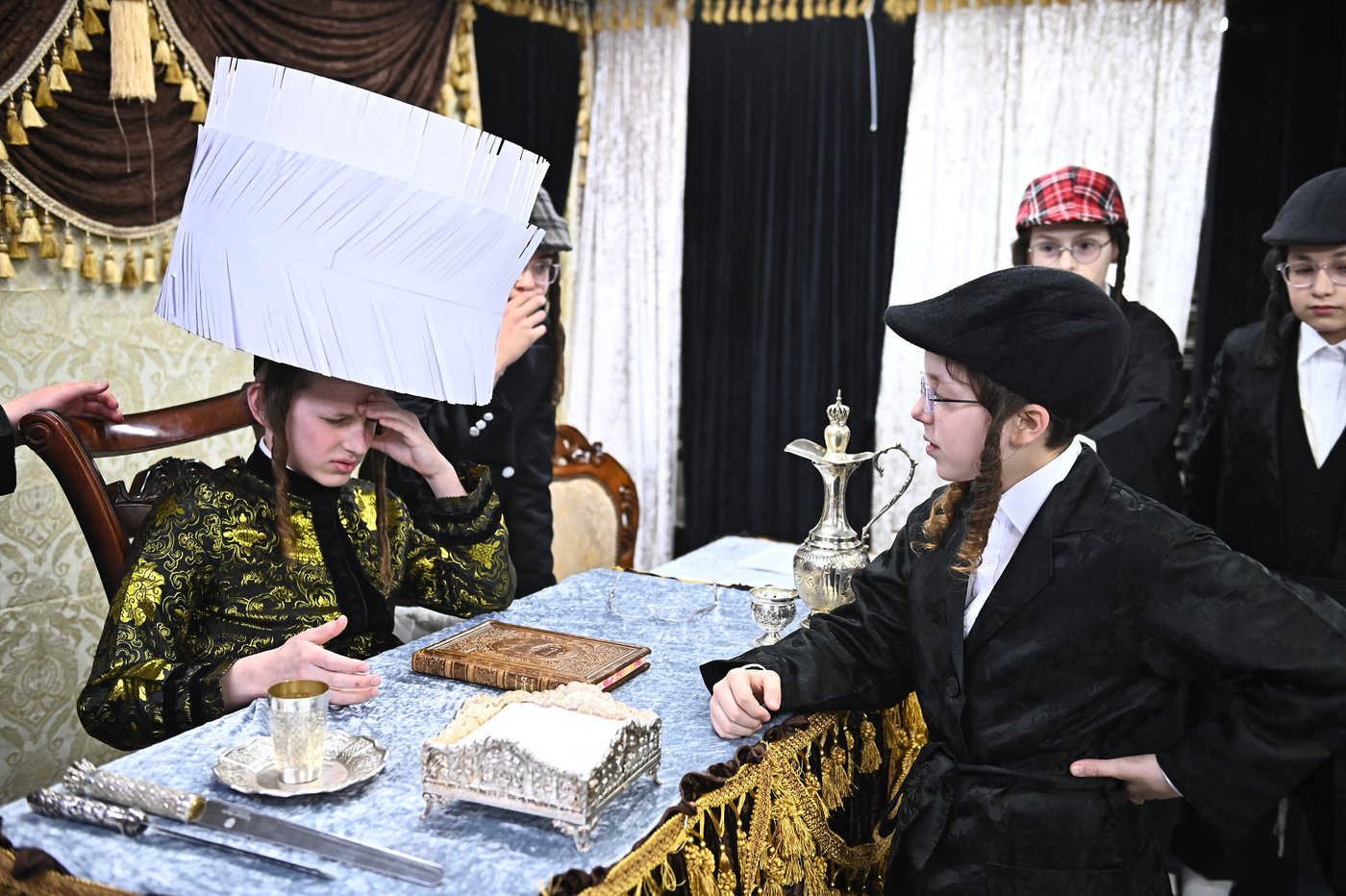 ילדי בעלזא בבני ברק במסיבות פורים