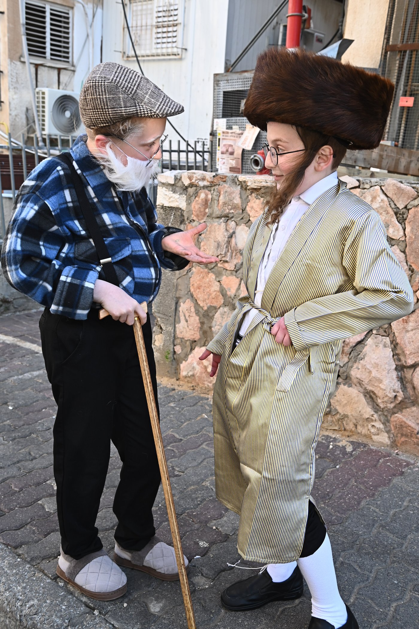 ילדי בעלזא בבני ברק במסיבות פורים