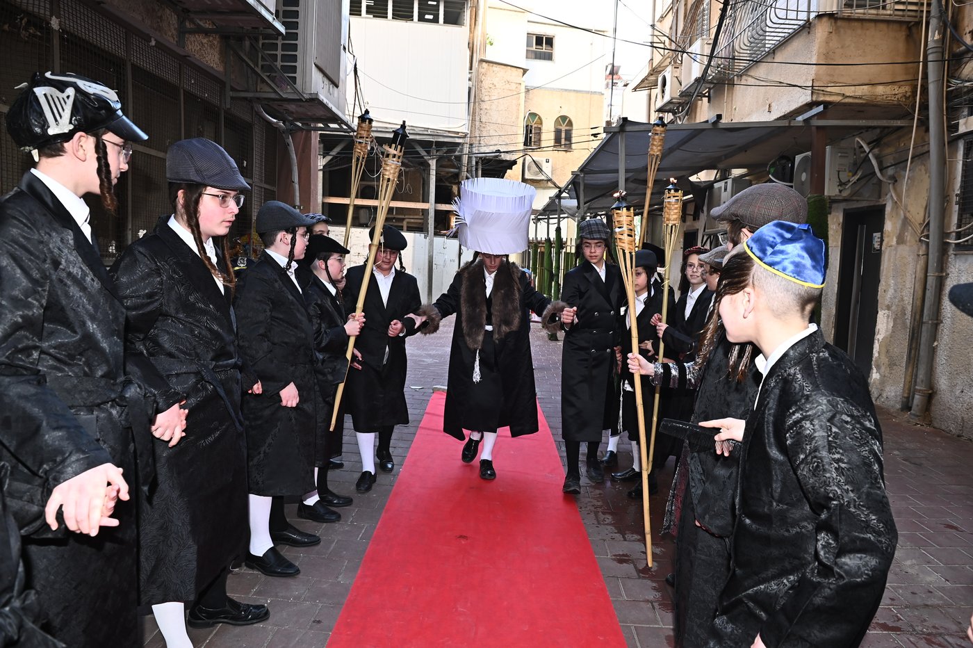ילדי בעלזא בבני ברק במסיבות פורים
