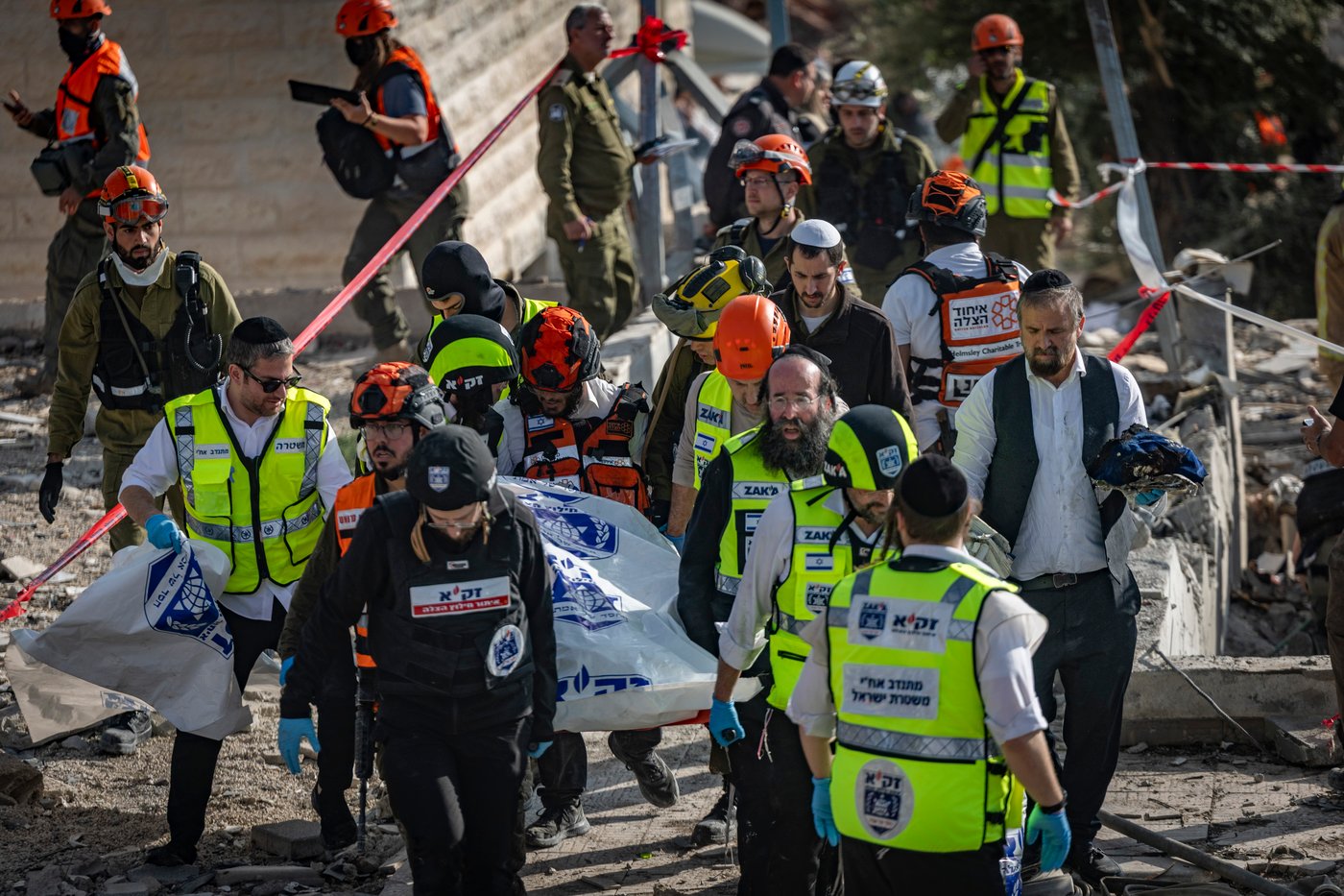 חילוץ הגופות מזירת האסון בבית שמש, אתמול