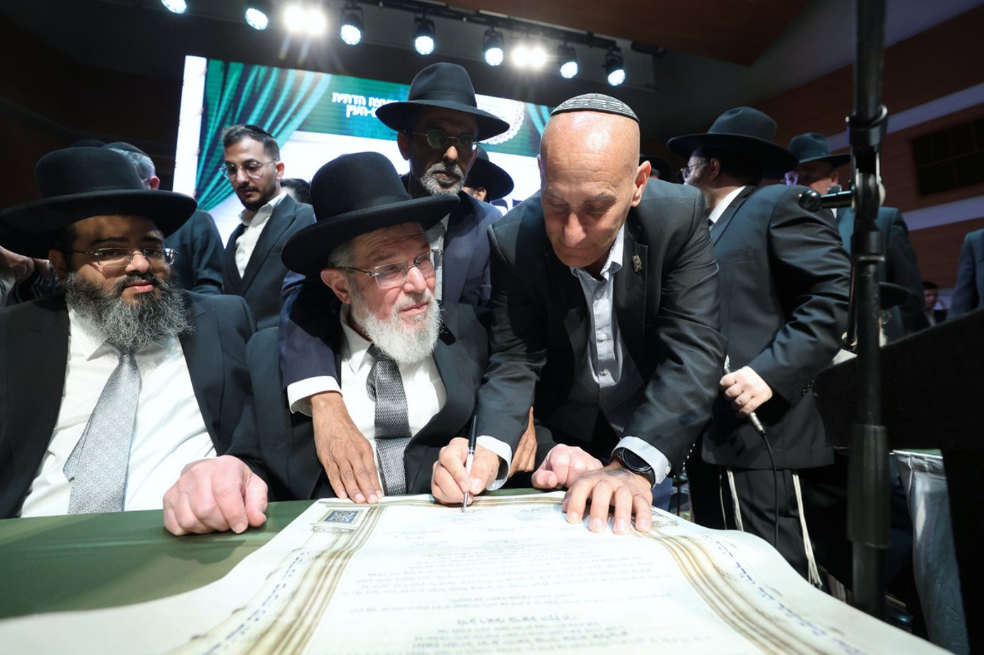 הכתרת הרב יחיאל בסיס לרבה של ראש העין