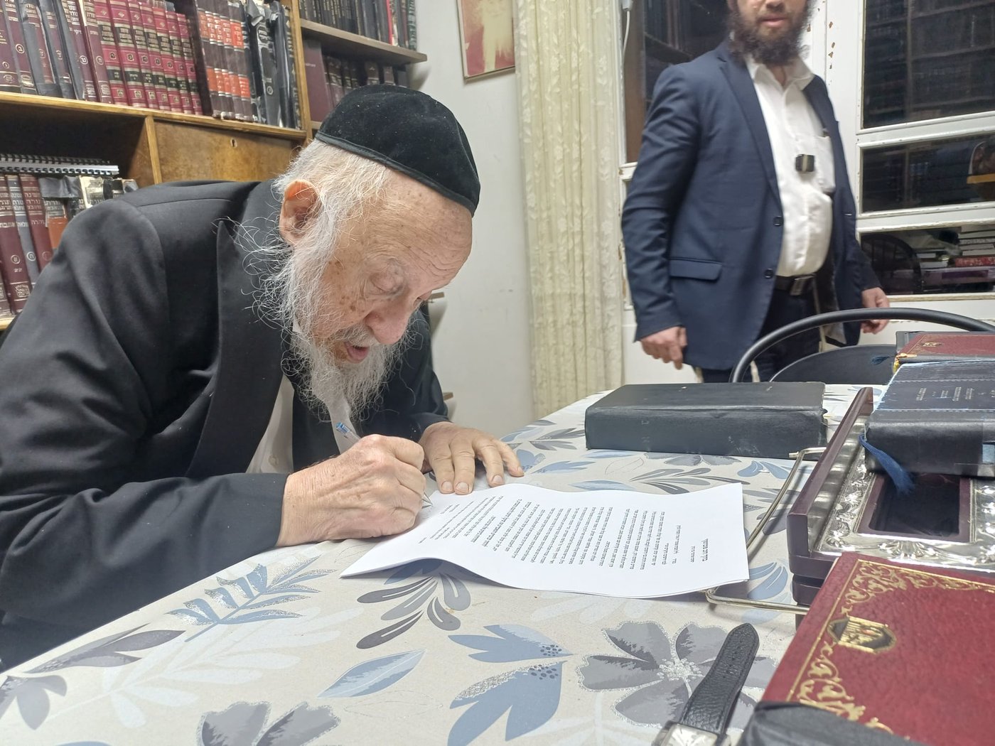 הגרב"ד פוברסקי חותם על המכתב