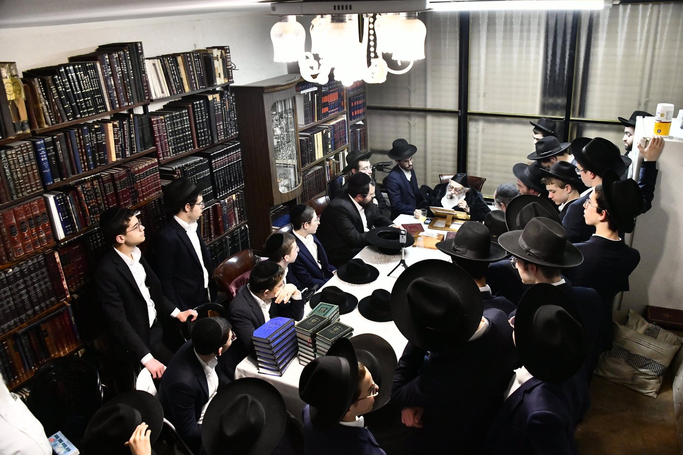 הגר"מ גריינמן במסירת השיעור