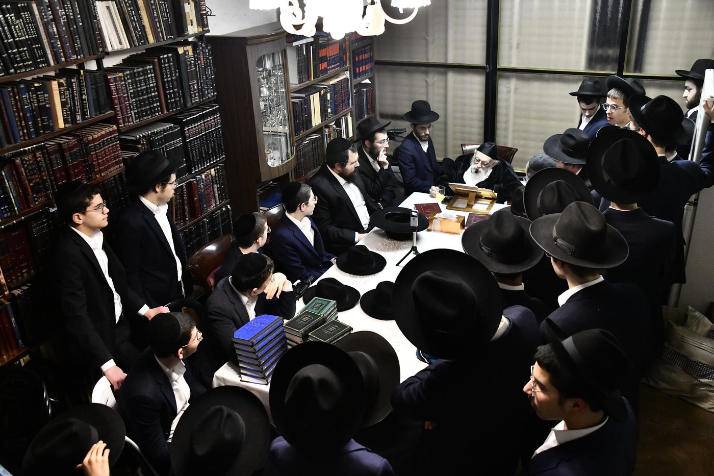 הגר"מ גריינמן במסירת השיעור