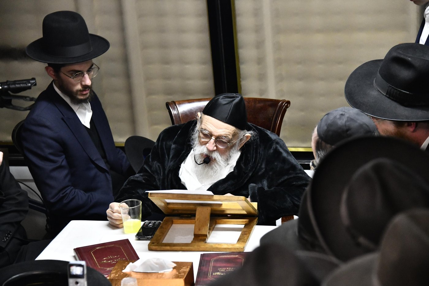 הגר"מ גריינמן במסירת השיעור