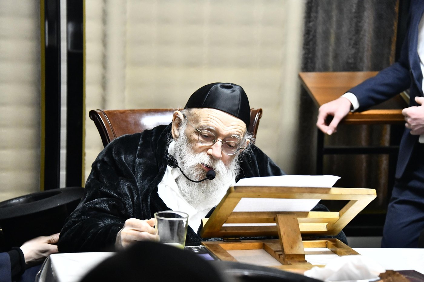 הגר"מ גריינמן במסירת השיעור