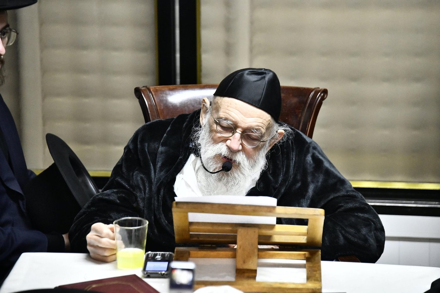 הגר"מ גריינמן במסירת השיעור