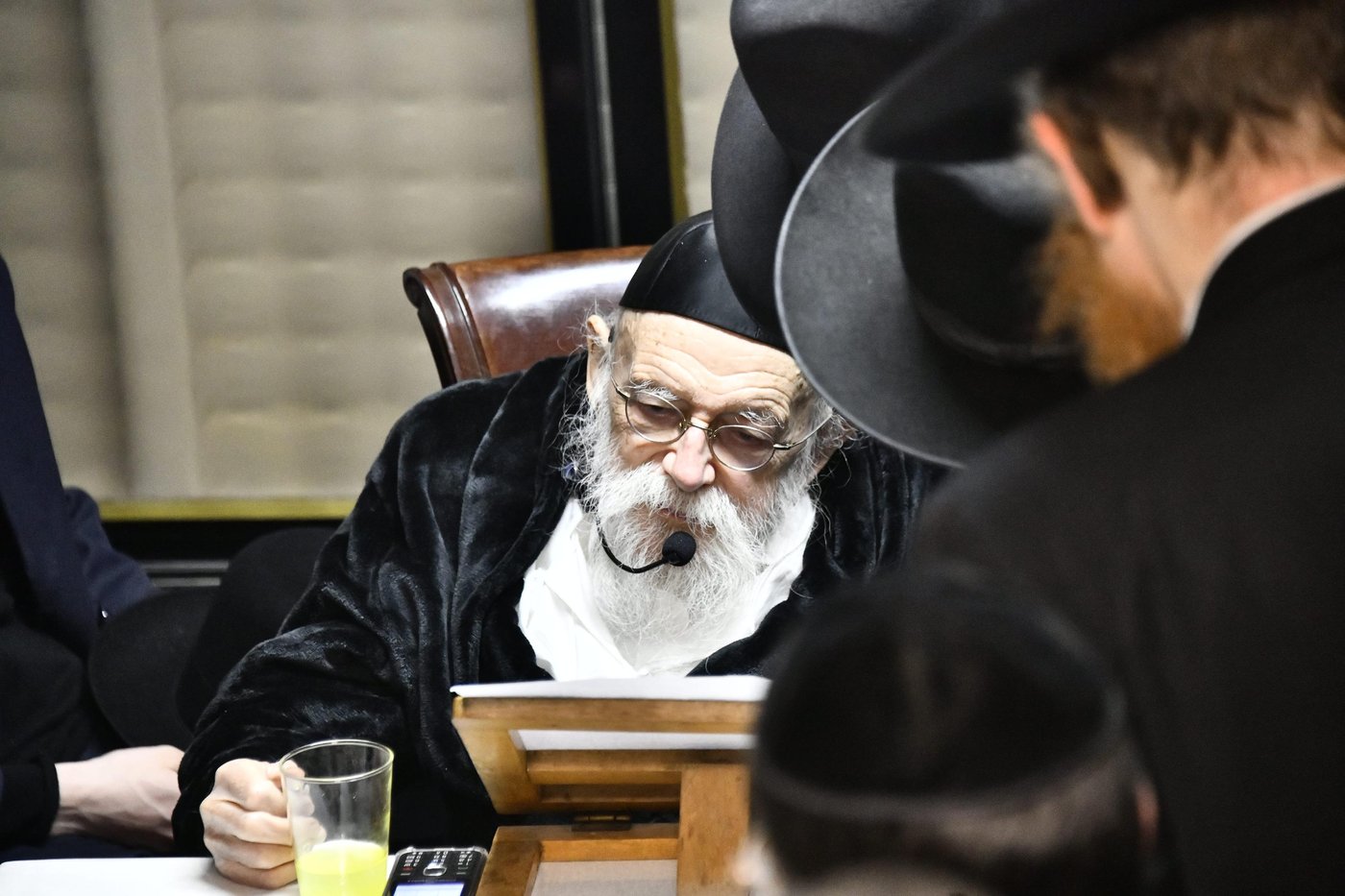 הגר"מ גריינמן במסירת השיעור