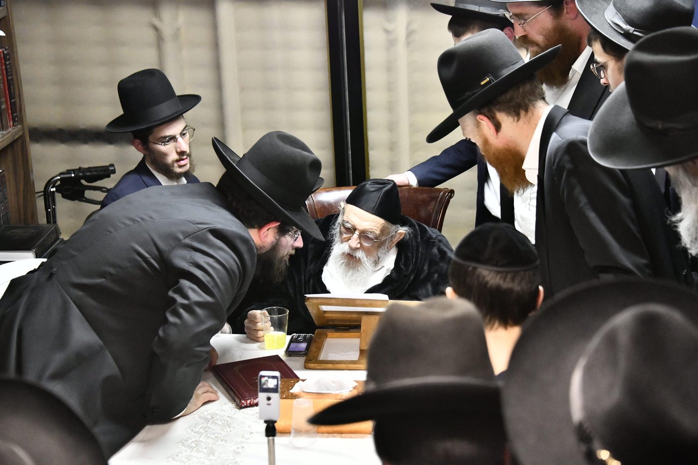 הגר"מ גריינמן במסירת השיעור