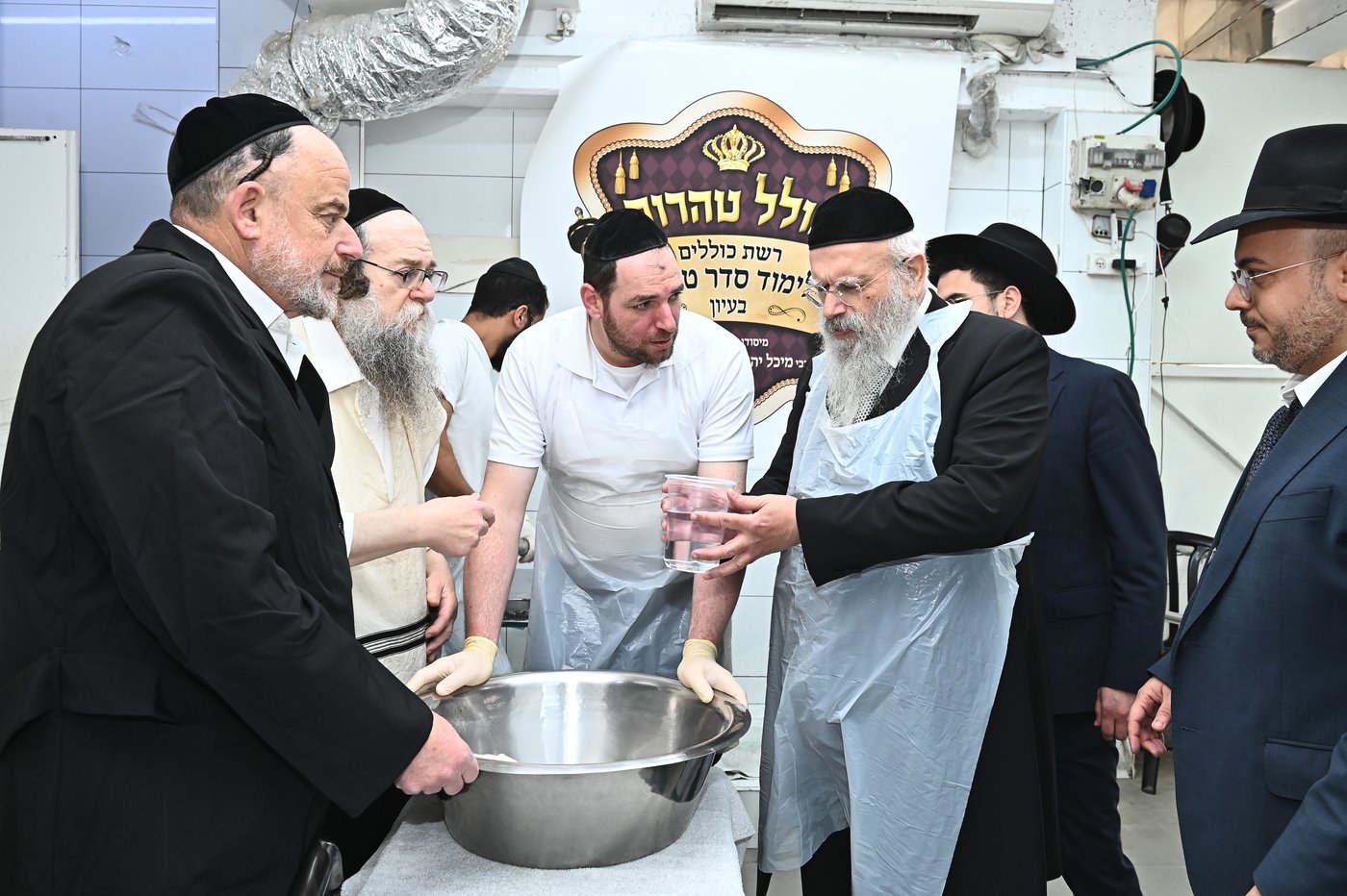 הגר"נ זכריהו באפיית מצות